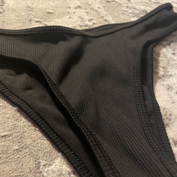 Zaful Cheeky Ribbed Bikini Bottom - Picture 3 of 3